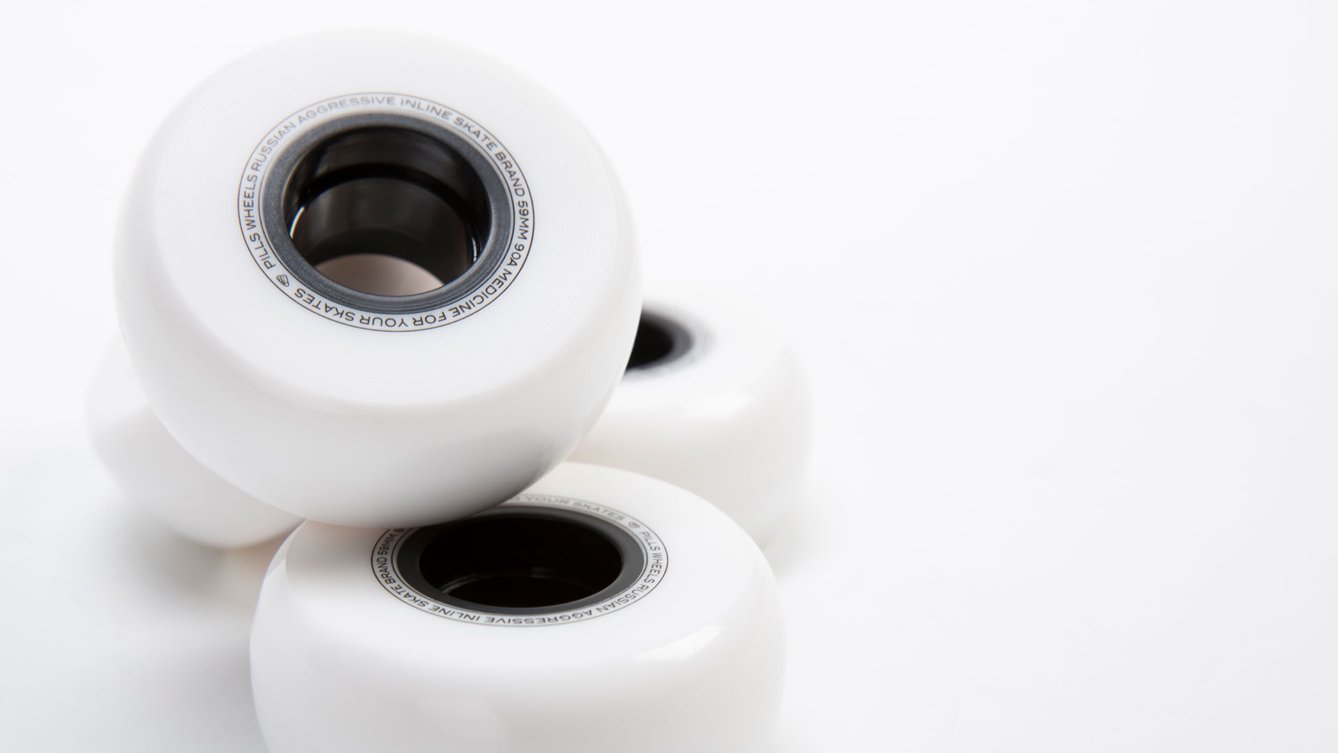 back side of white wheels for inline skating 59 mm 90A